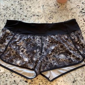 Lululemon Run Times short size 10